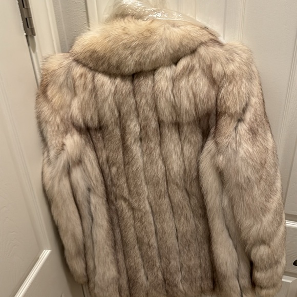 Saga-Fox fur coat. Rabbit fur coat light colored with some dark. - Picture 4 of 4